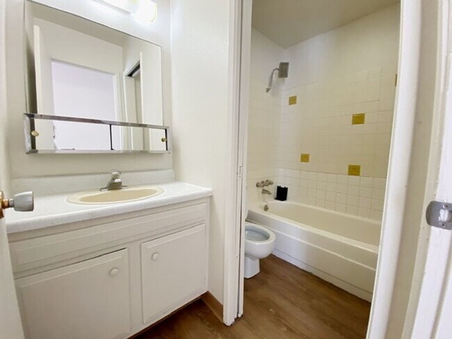 Building Photo - 3909 Malaspina Cir