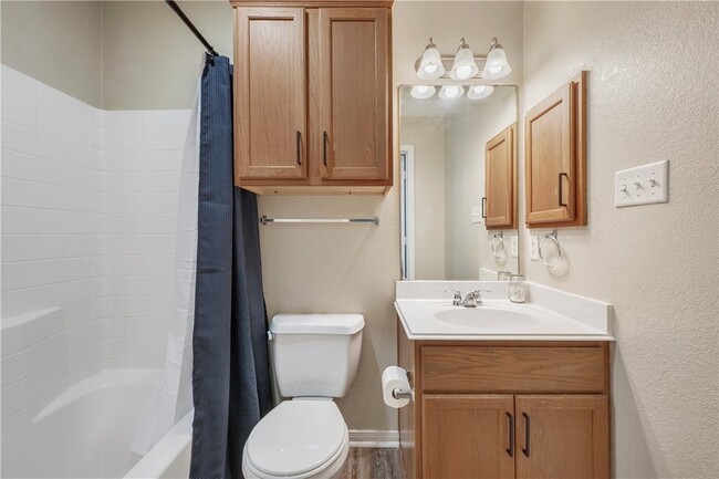 Building Photo - 2919 McLaren Dr