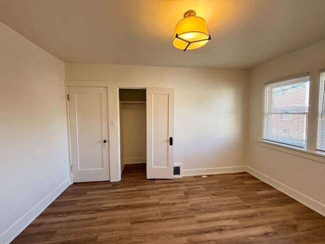 Building Photo - 361-361 Williams Ave S