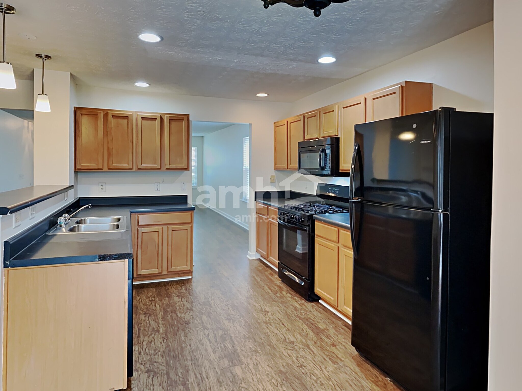 Building Photo - 307 Meadows Ln