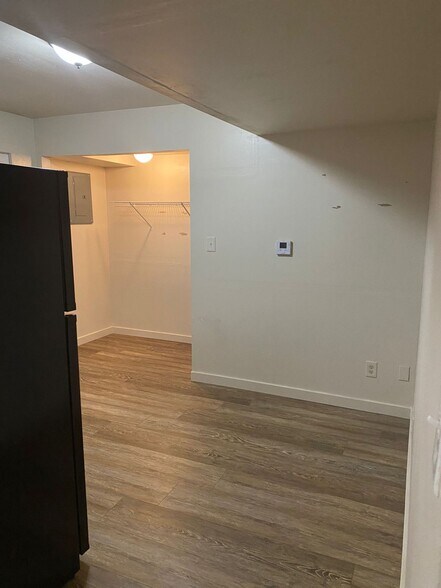 Building Photo - 325 Sunnyside St