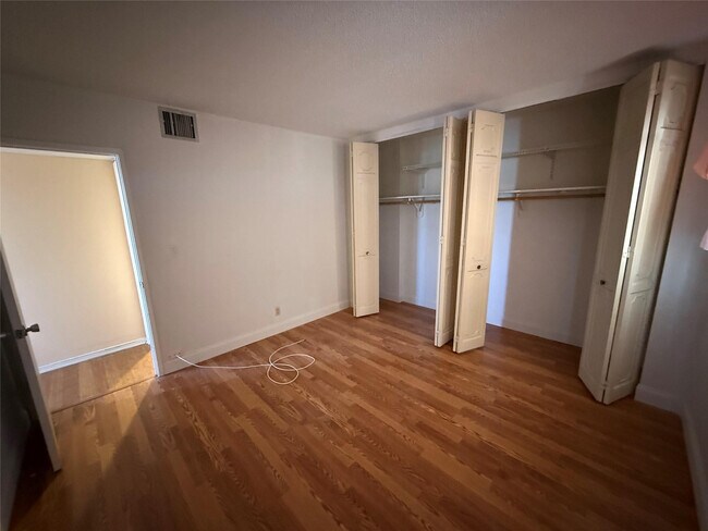 Building Photo - 3575 Brokenwoods Dr