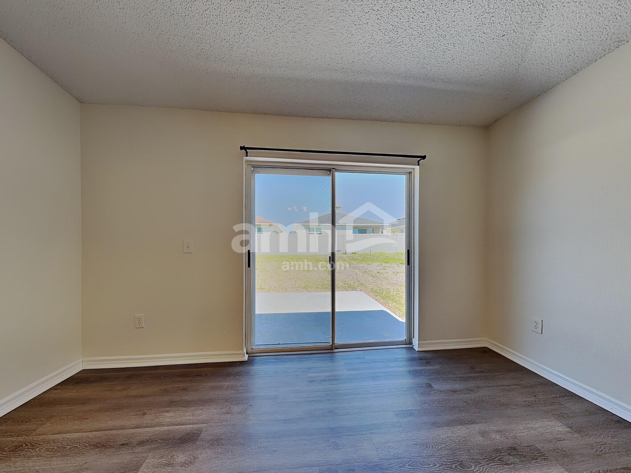 Building Photo - 25209 Hyde Park Blvd