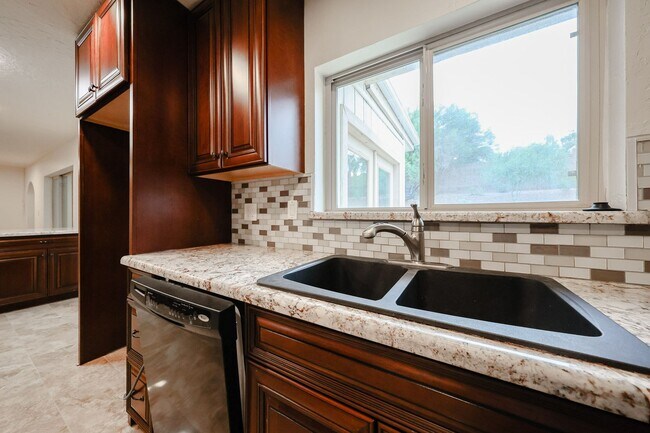 Building Photo - 2851 E Acoma Dr