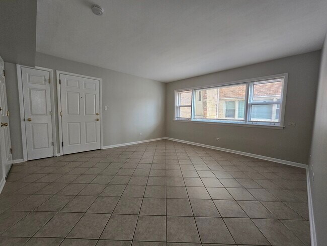 Building Photo - 837 Lathrop Ave