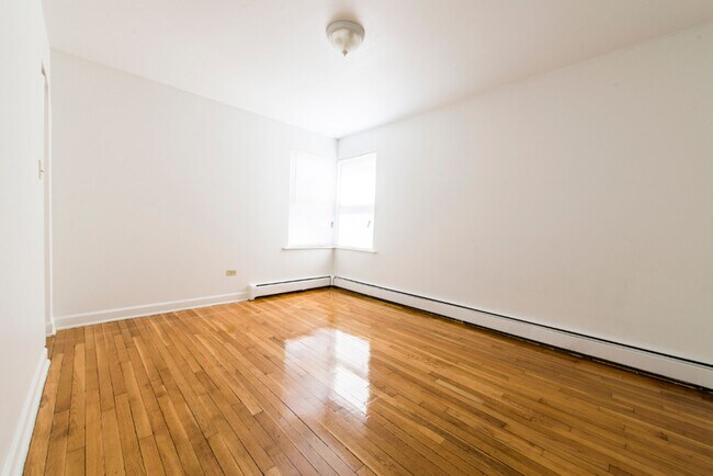 Building Photo - 7624 S Kingston Chicago, IL 60649