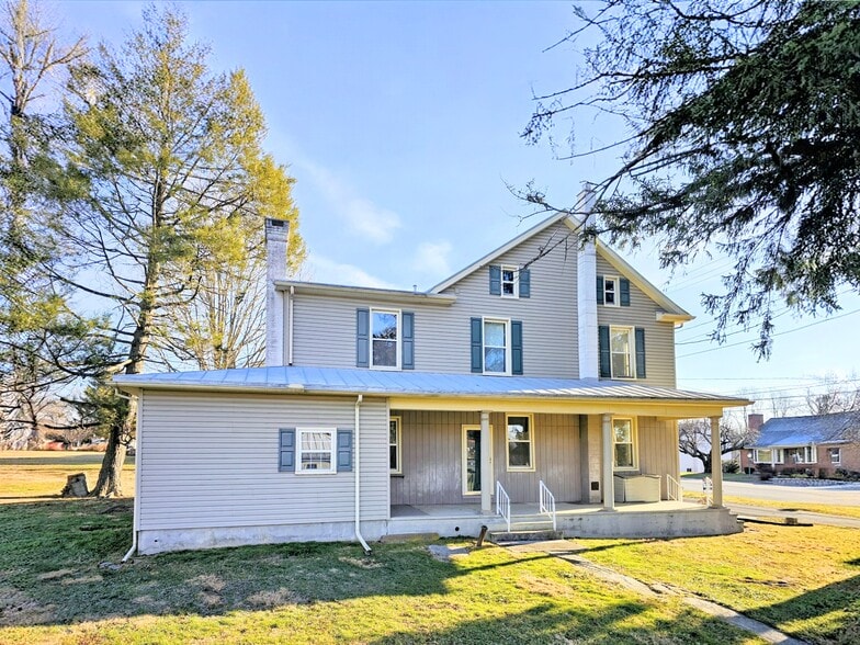 Building Photo - 461 W Main Ave