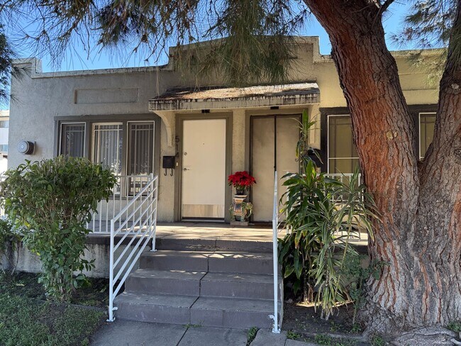 Building Photo - 512-514 N. Pacific Ave.