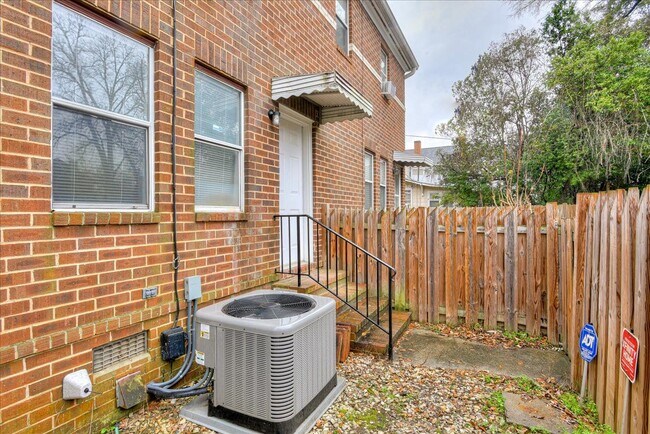 Building Photo - 305 Telfair St
