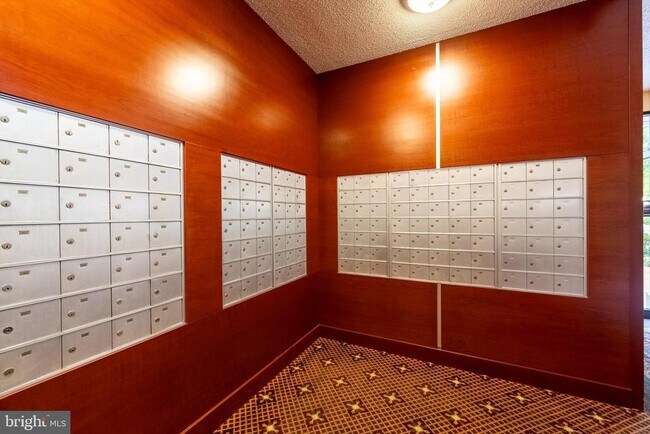 Building Photo - 3713 S George Mason Dr
