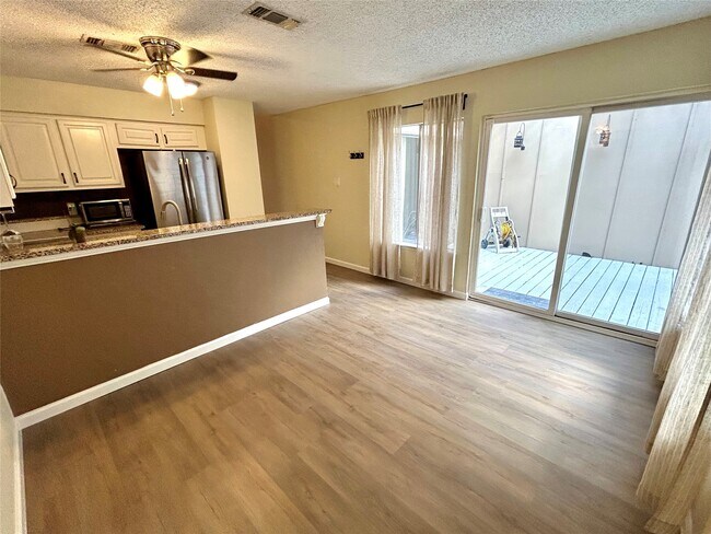 Building Photo - 11699 Village Pl Dr