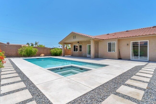 Building Photo - 67892 Mccallum Way