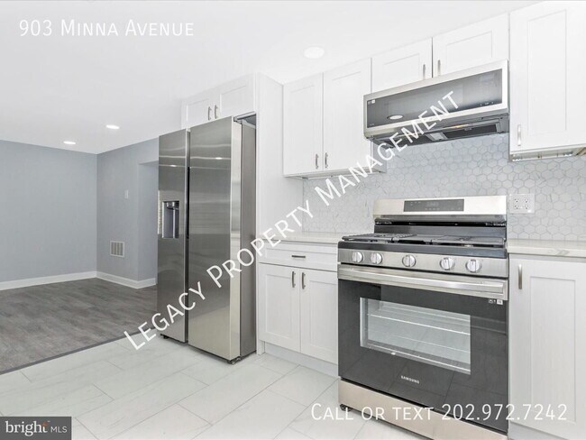 Building Photo - 903 Minna Ave