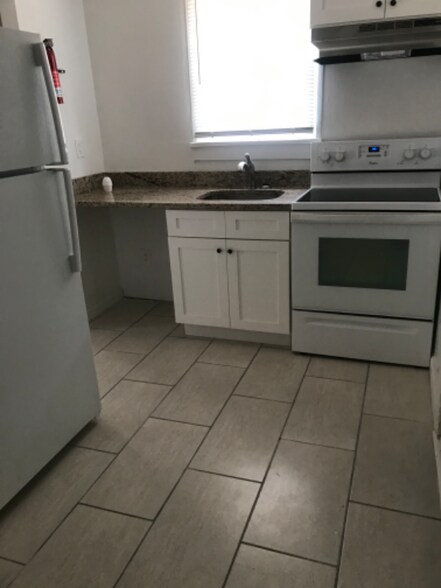 Building Photo - 1740 Lisbon Dr SW