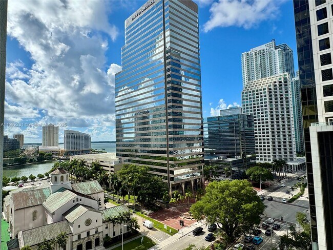 Building Photo - 500 Brickell Ave