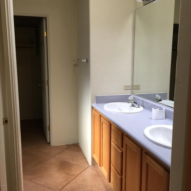 Building Photo - 3602 N Crest Ranch Dr