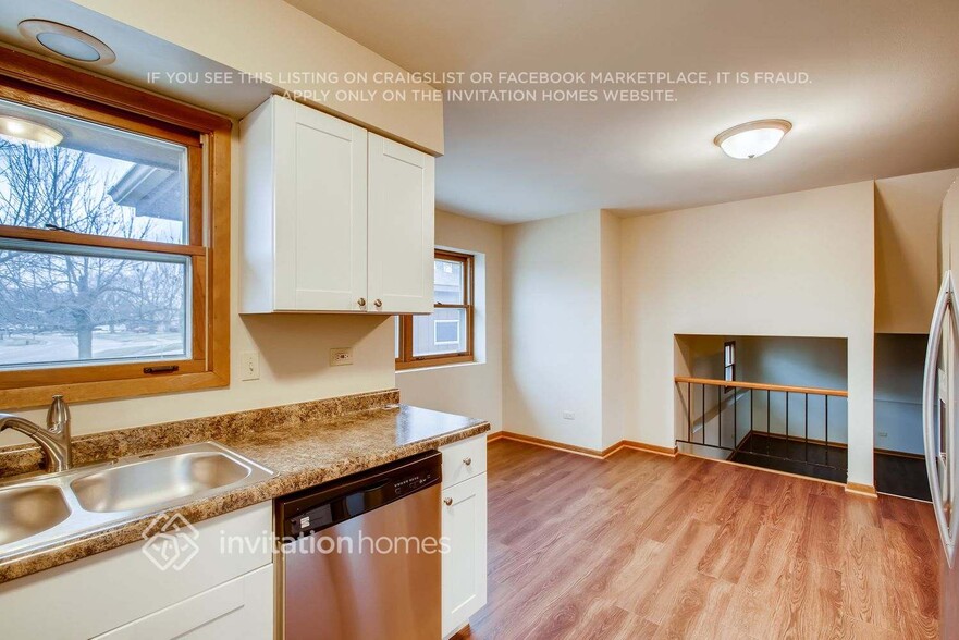 Building Photo - 3818 Jonathan Simpson Dr