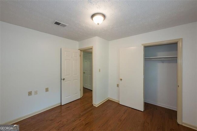 Building Photo - 503 Connally St SE