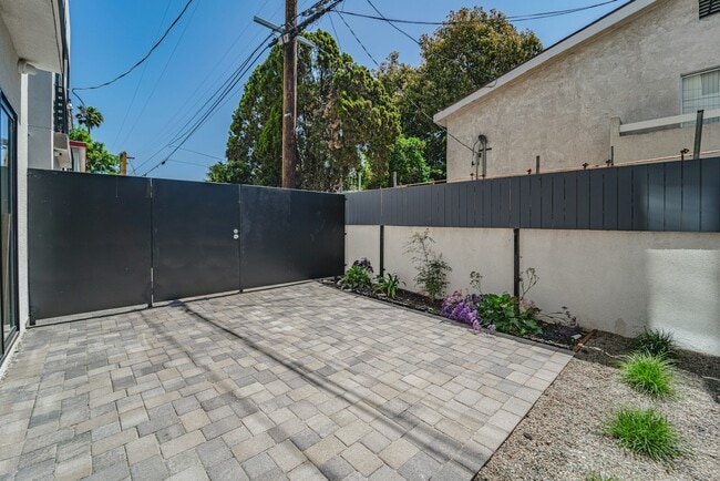 Building Photo - 4532 St Charles Pl