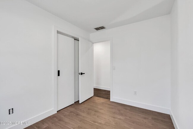 Building Photo - 526 Bradley Blvd