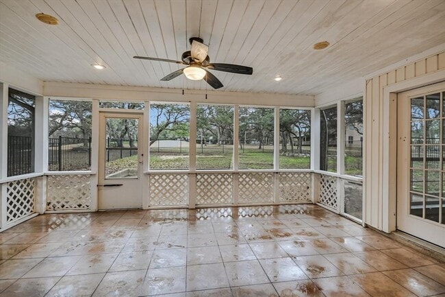 Building Photo - 11 Brookhollow Dr