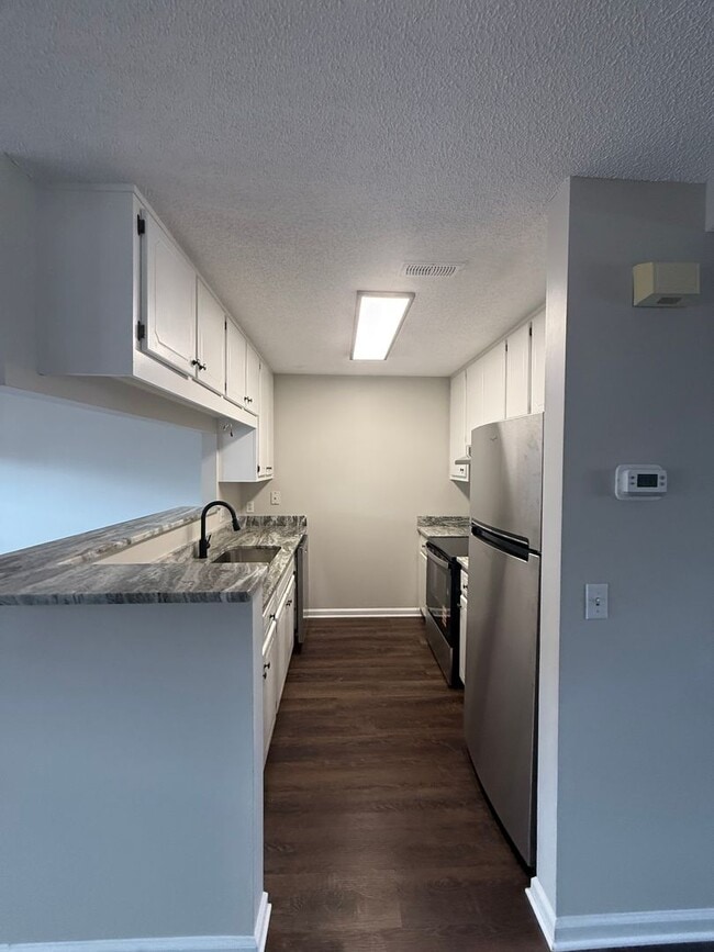 Building Photo - Available NOW- 113 Commons-Move in Special 1/2 off the first month rent with 12-month Lease