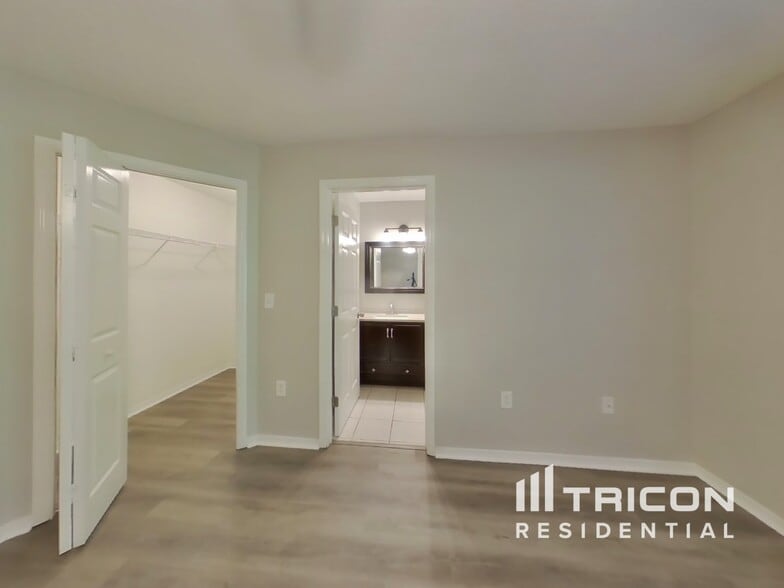 Building Photo - 5559 Starling Loop