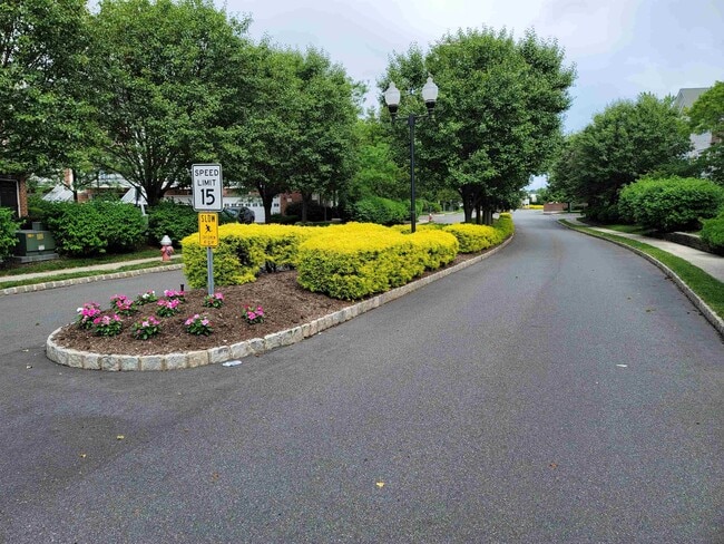 Building Photo - 13 McMartin Ct