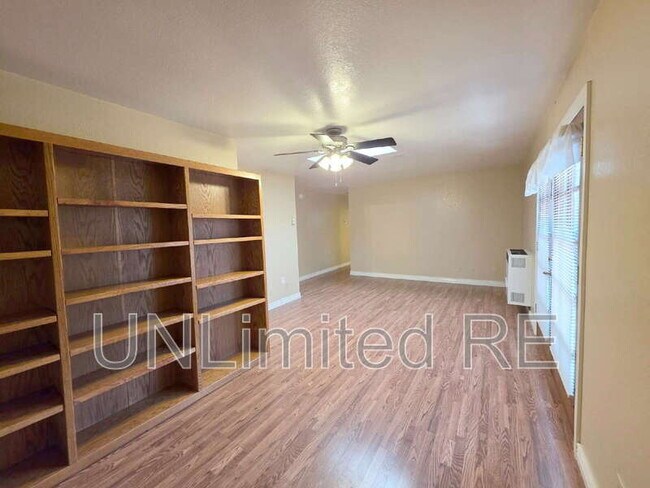 Building Photo - 2589 N Oakmont Dr