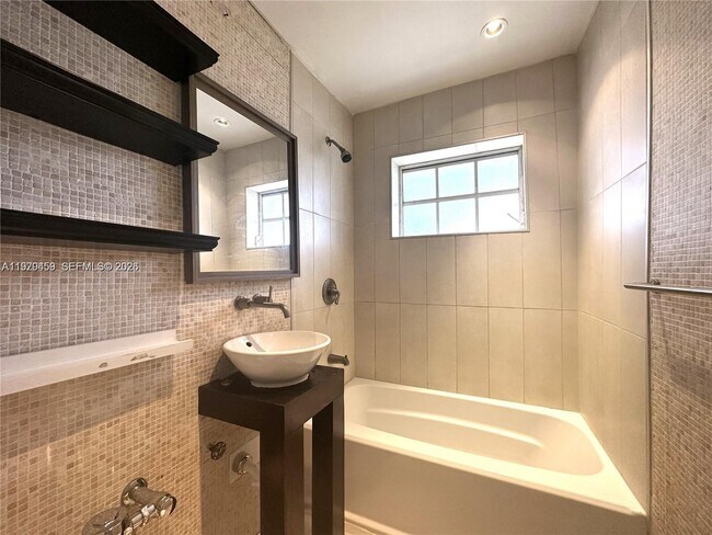 Building Photo - 840 10th St