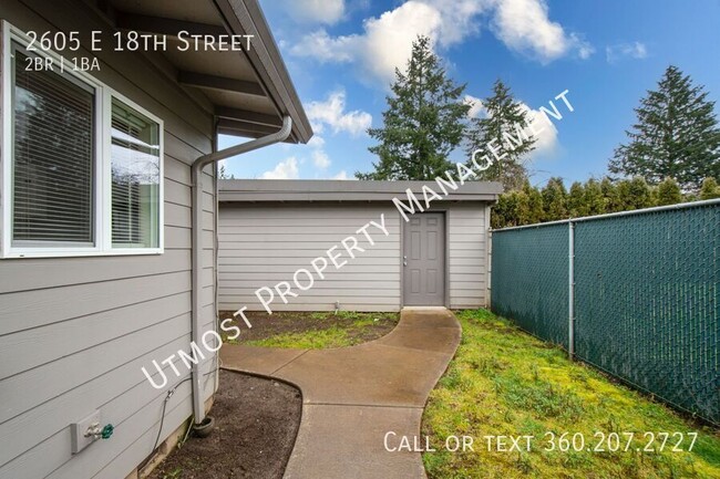 Building Photo - Cozy 2BD 1BA Duplex Near Downtown Vancouve...