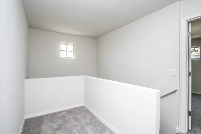 Building Photo - 3Br Home $1799 59th Ave/Broadway