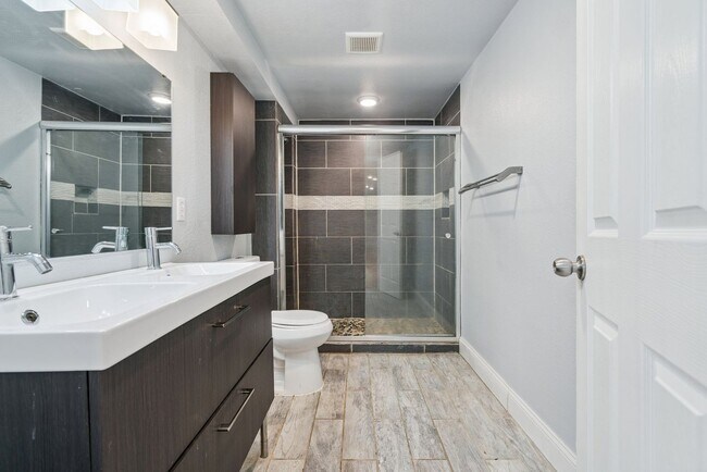 Building Photo - For Rent: Spacious 3-Bedroom, 2-Bath Home