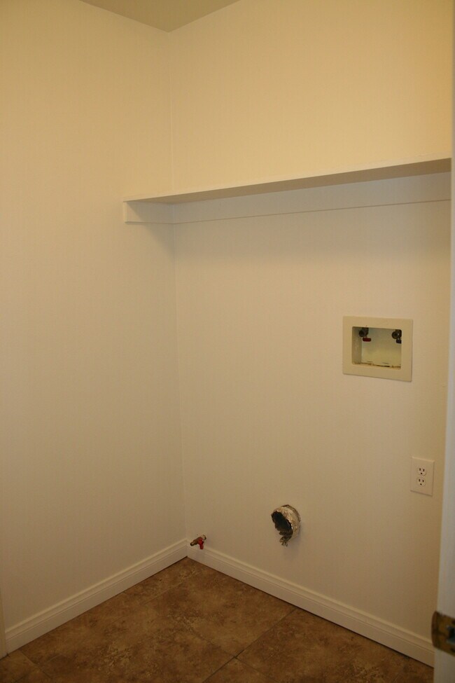 Building Photo - 703 Markham Way