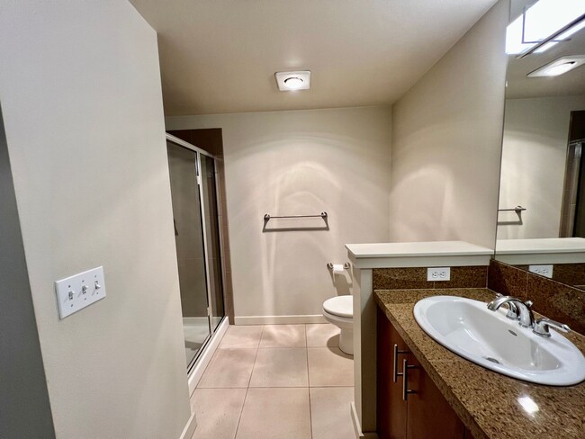 Building Photo - Stunning, Luxe Condo in Ballard! Two Beds ...