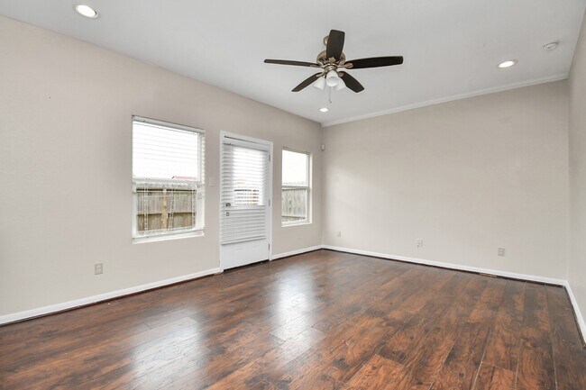 Building Photo - 8706 Beviamo St