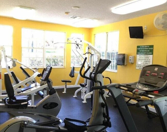 Building Photo - 660 Cypress Club Way