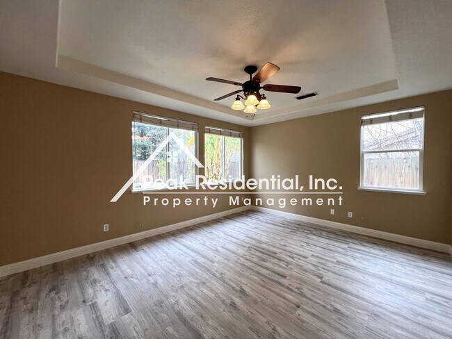 Building Photo - Beautiful Empire Ranch 5bd/3ba Home with 3 Car Garage - Must See
