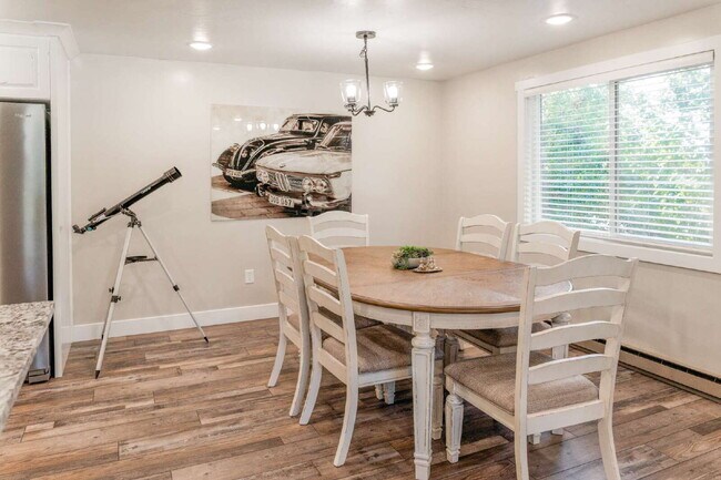 Building Photo - 451 W 200 S