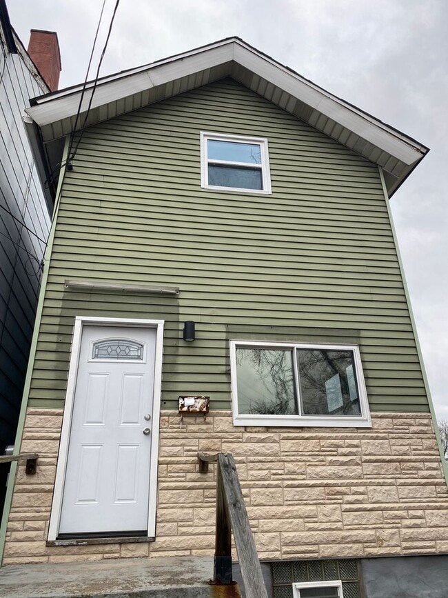 Building Photo - 4933 Yew St