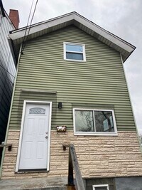 Building Photo - NEWLY RENOVATED 2 BEDROOM IN THE HEART OF BLOOMFIELD!