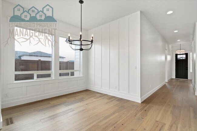 Building Photo - 10642 W Lothbury Dr