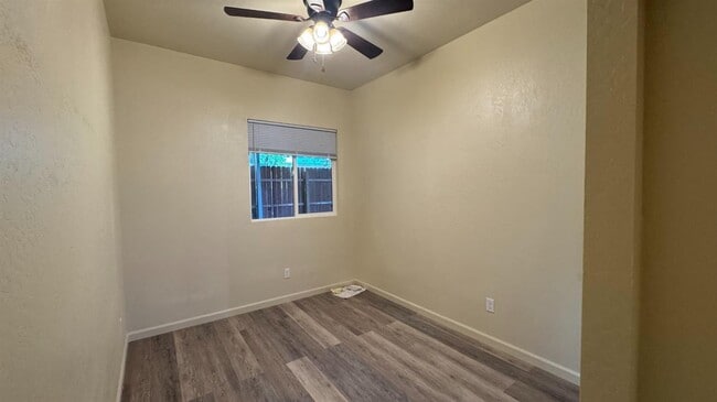 Building Photo - 493 N Alta Ave