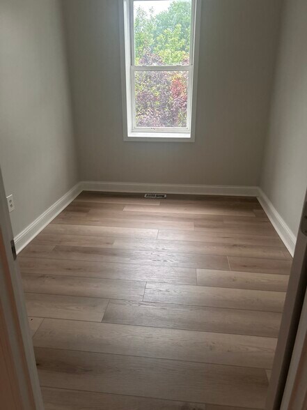 Bedroom - 2400 N Capitol St NW
