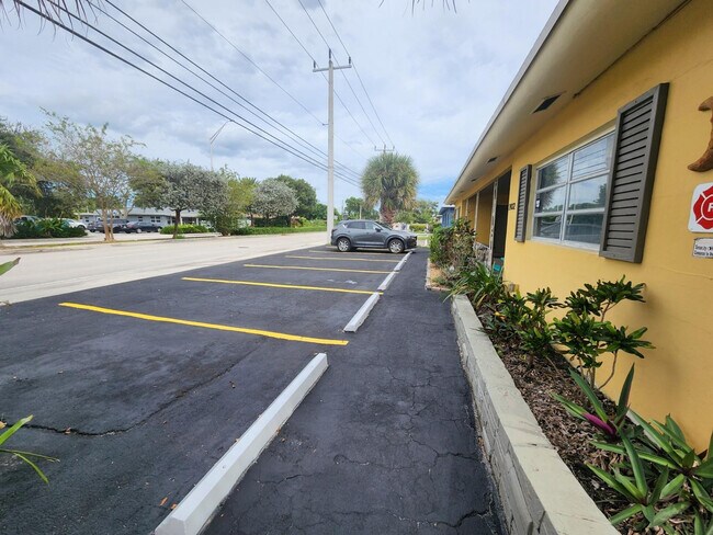 Building Photo - 2032 NE 26th St