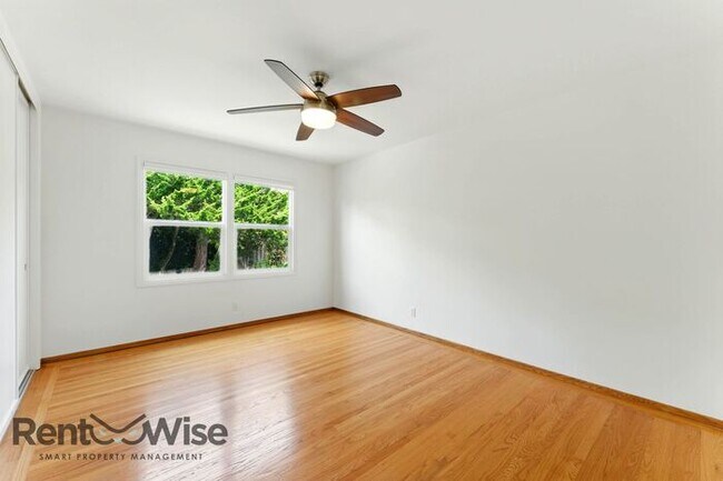 Building Photo - 61 Marview Way