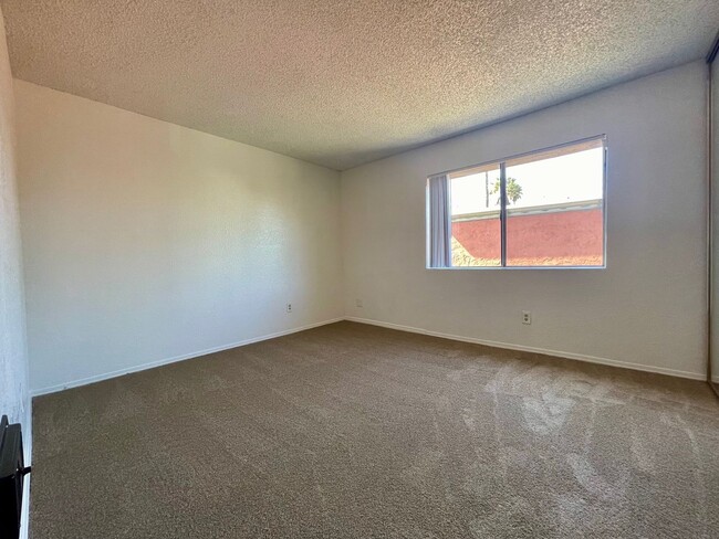 Building Photo - 2 Bedroom 1 Bathroom Condo in San Diego, c...