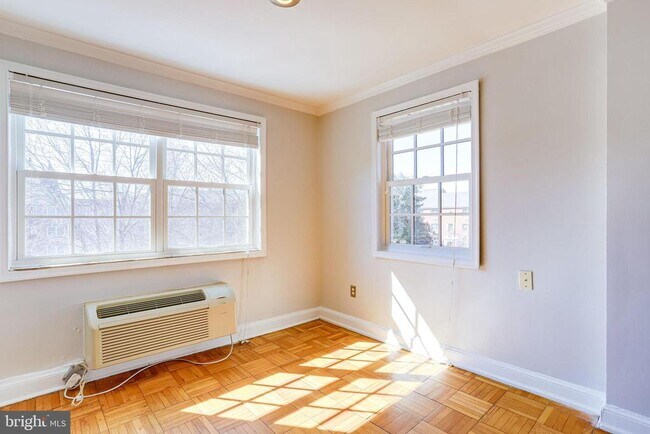 Building Photo - 1716 W Abingdon Dr