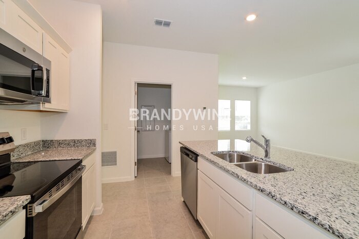 Building Photo - 1574 Effra Wy