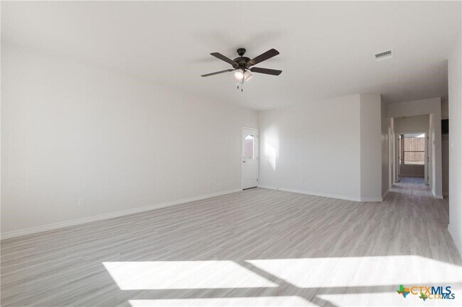 Building Photo - 508 W Avenue B
